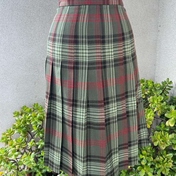 Vintage plaid tartan greens pleated wool skirt Sz Small by The Scotch House - Picture 2 of 10